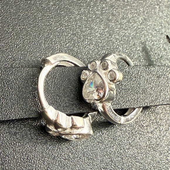 Mini paws earring - Picture 3 of 5